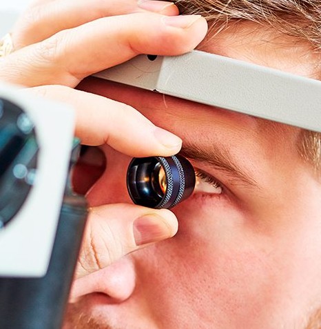 Servicio de retinólogos especializados en enfermedades y cirugía de retina