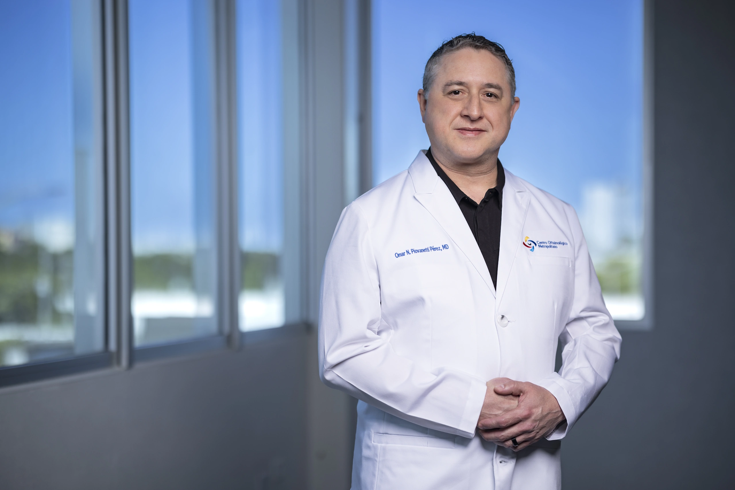 Dr. Omar Piovanetti, oftalmólogo del Centro Oftalmológico Metropolitano