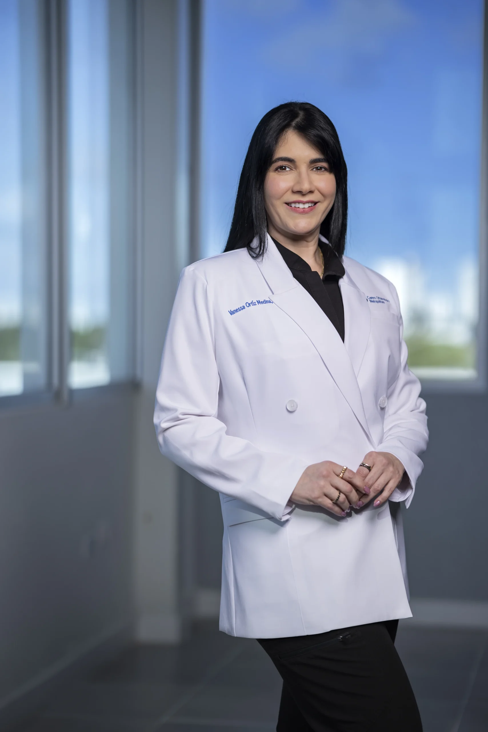 Dra. Vanessa Ortiz, Especialista en córnea y cirugía oftálmica, incluyendo cataratas en el Centro Oftalmológico Metropolitano