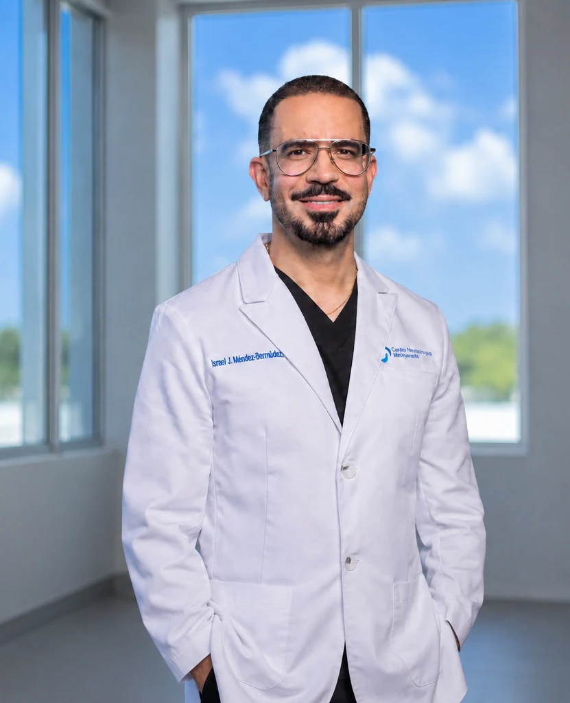 Dr. Israel Méndez Bermúdez, especialista en uveítis